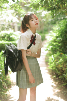 年轻女老师在线观看